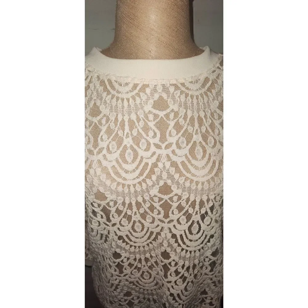 Banana Republic Button Up Back Top Women's MEDIUM Cream Lace Long Sleeve Poly Bl